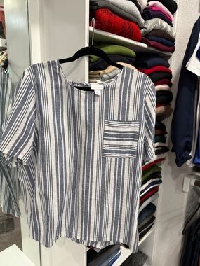 Liz Claiborne Blue and White Vertical Stripe Short-Sleeve Shirt